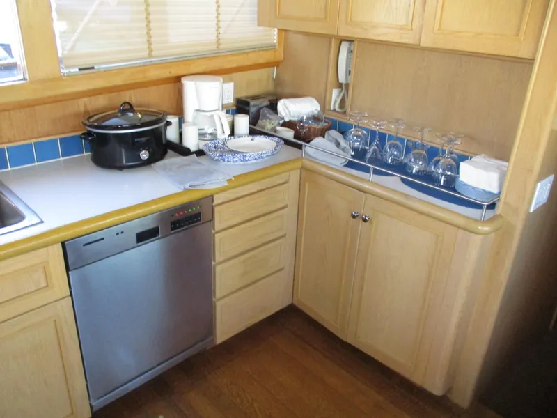 Slide: The Image of McQueen Flush Deck Motoryacht 1984 - 50