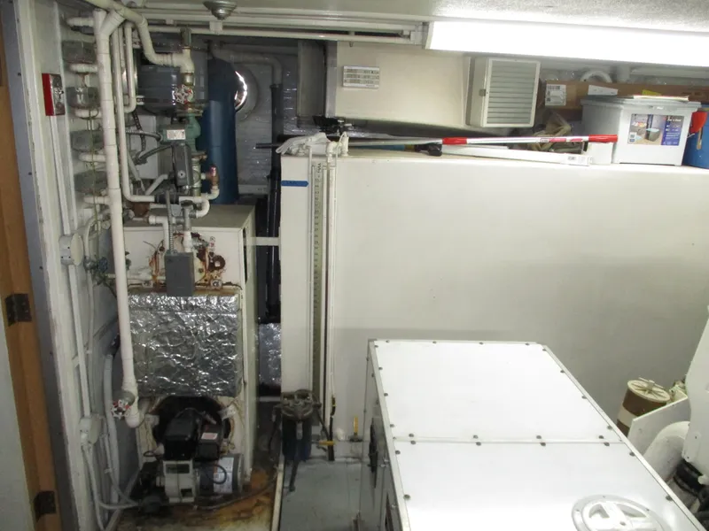 Slide: The Image of McQueen Flush Deck Motoryacht 1984 - 86