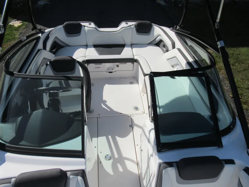 Slide: The Image of 2015 Yamaha Boats AR192 interior view with open windshield. - 17