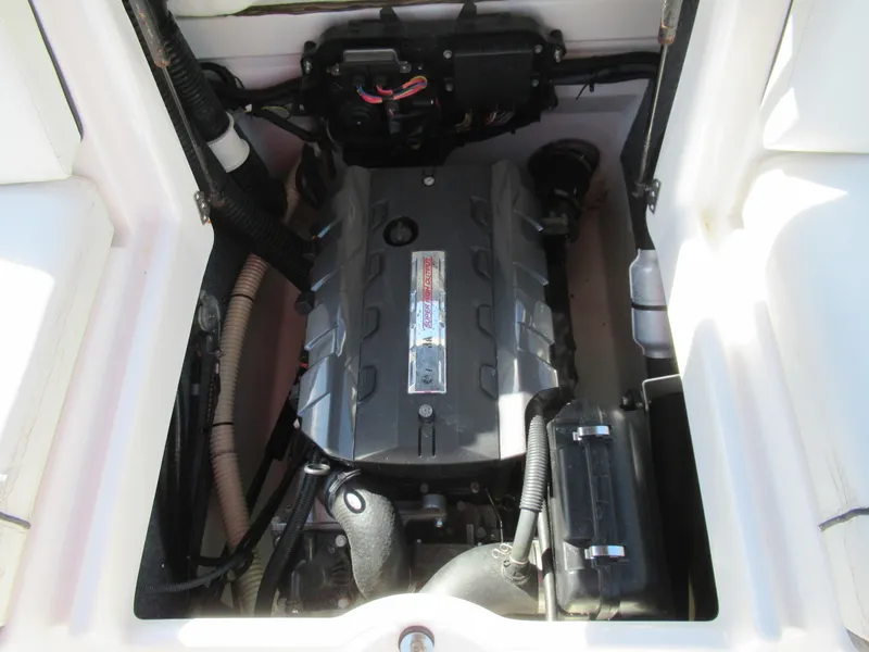 Slide: The Image of 2015 Yamaha Boats AR192 engine compartment. - 21