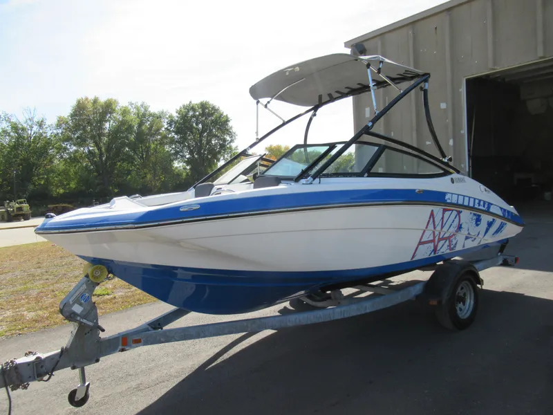Slide: The Image of 2015 Yamaha Boats AR192 on trailer, blue and white, parked outdoors. - 5