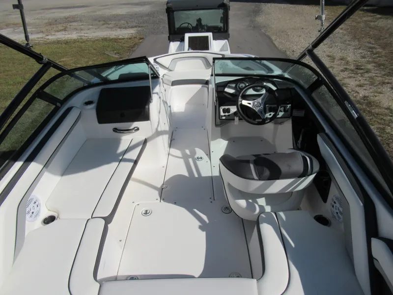 Slide: The Image of 2015 Yamaha Boats AR192 interior with seating and steering wheel. - 9