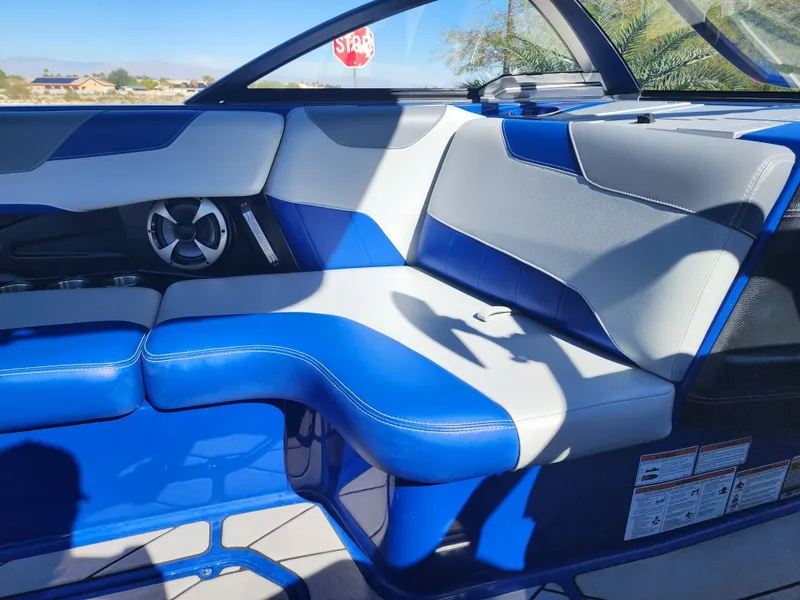 Slide: The Image of Malibu 23 LSV 2019 - 25