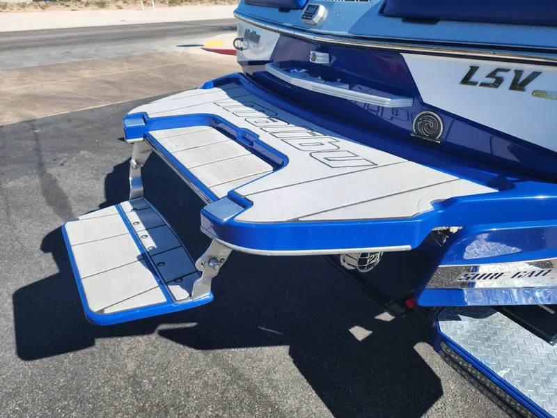Slide: The Image of Malibu 23 LSV 2019 - 9