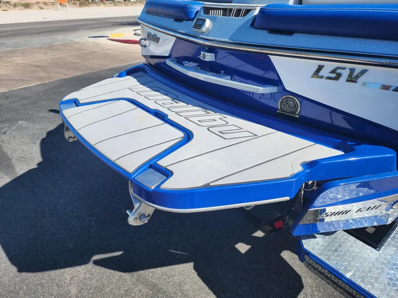 Slide: The Image of Malibu 23 LSV 2019 - 8