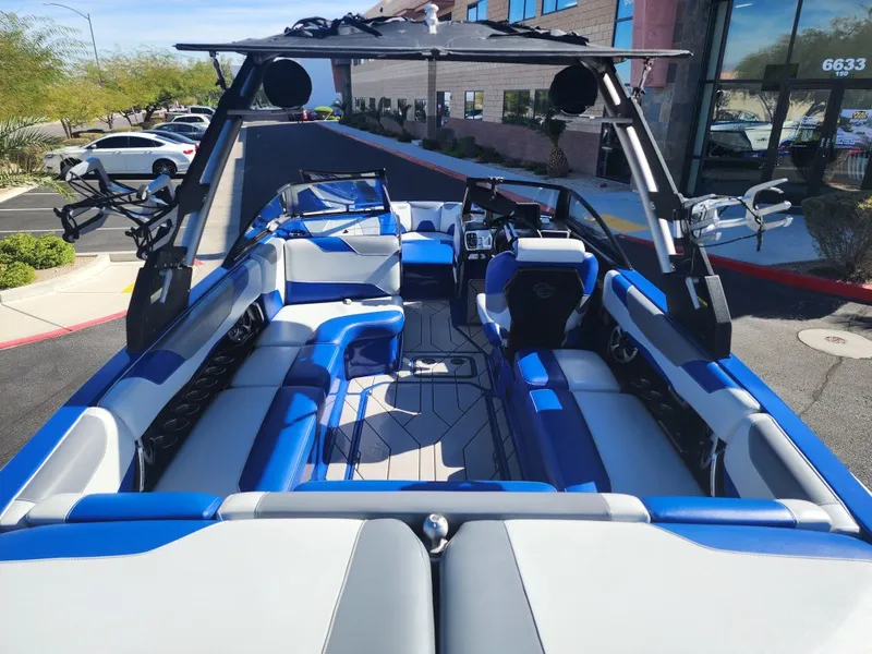 Slide: The Image of Malibu 23 LSV 2019 - 13