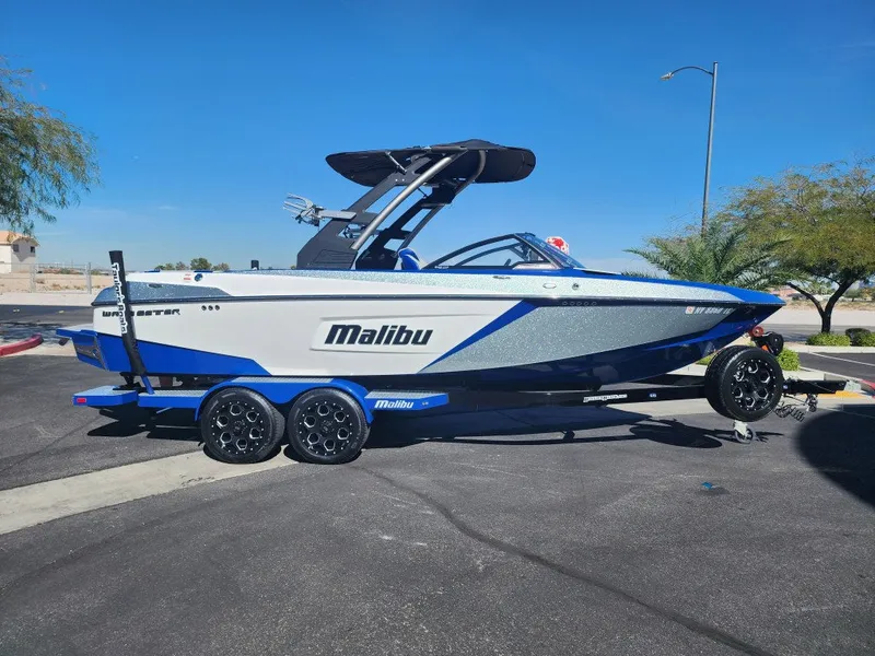 Slide: The Image of Malibu 23 LSV 2019 - 1