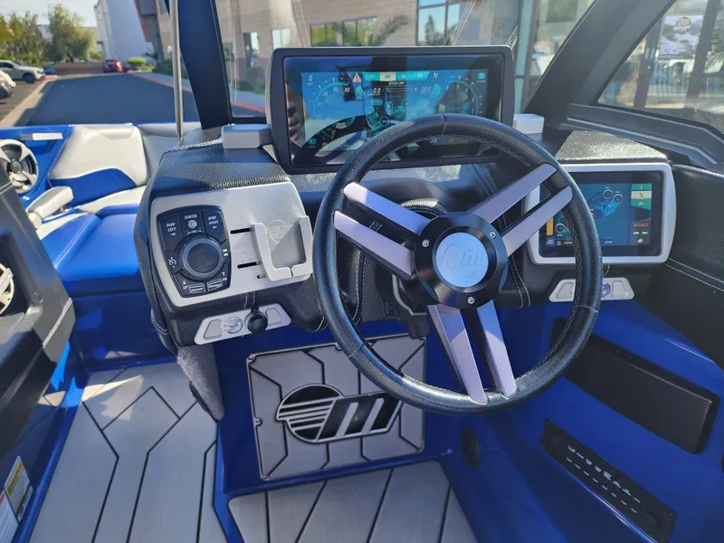 Slide: The Image of Malibu 23 LSV 2019 - 17