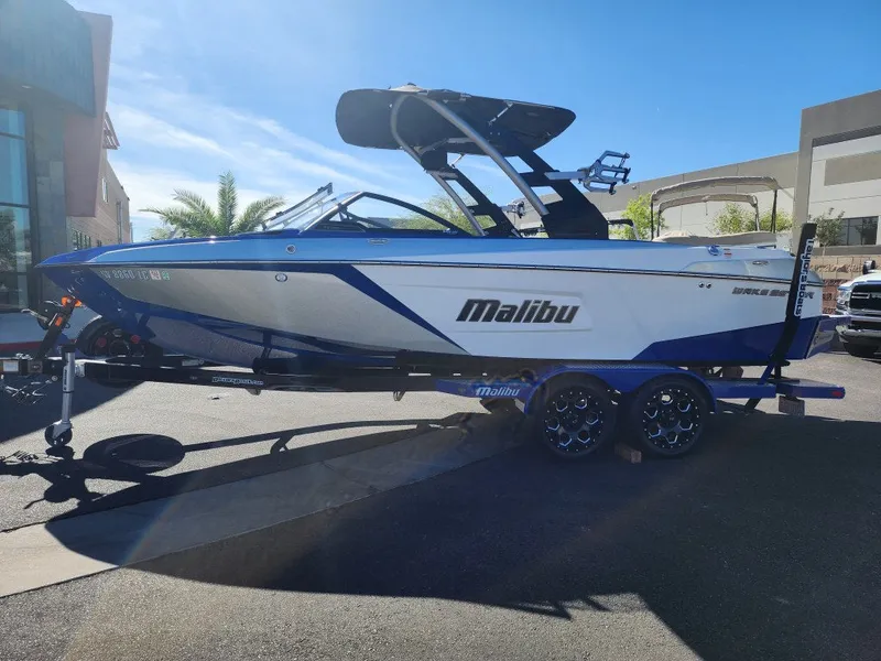 Slide: The Image of Malibu 23 LSV 2019 - 4