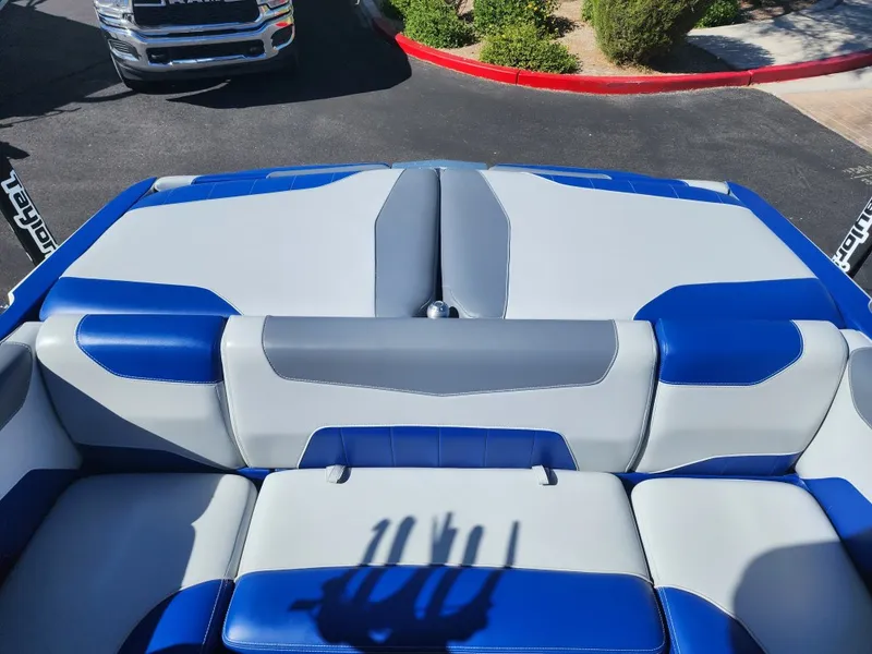 Slide: The Image of Malibu 23 LSV 2019 - 31