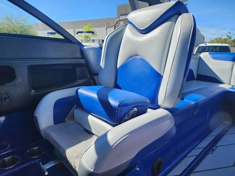 Slide: The Image of Malibu 23 LSV 2019 - 22