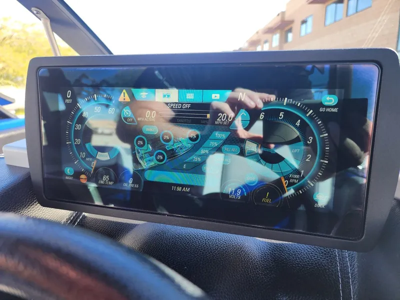 Slide: The Image of Malibu 23 LSV 2019 - 18