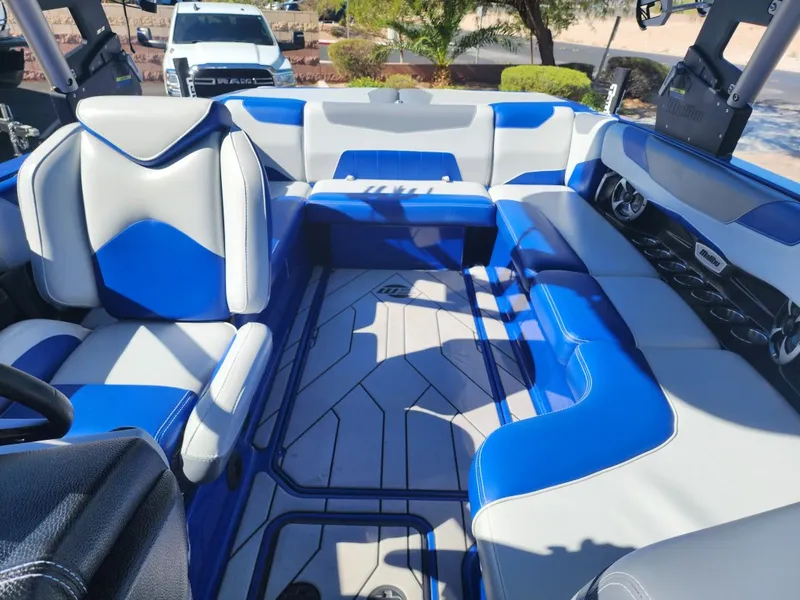 Slide: The Image of Malibu 23 LSV 2019 - 16
