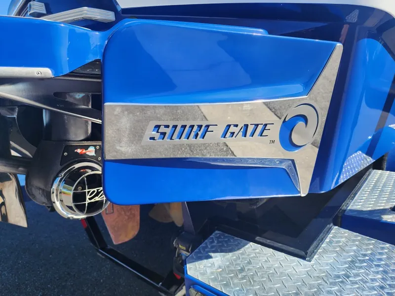 Slide: The Image of Malibu 23 LSV 2019 - 10