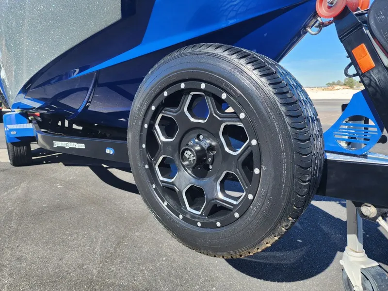 Slide: The Image of Malibu 23 LSV 2019 - 41