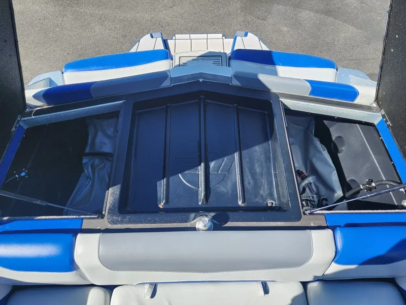 Slide: The Image of Malibu 23 LSV 2019 - 32