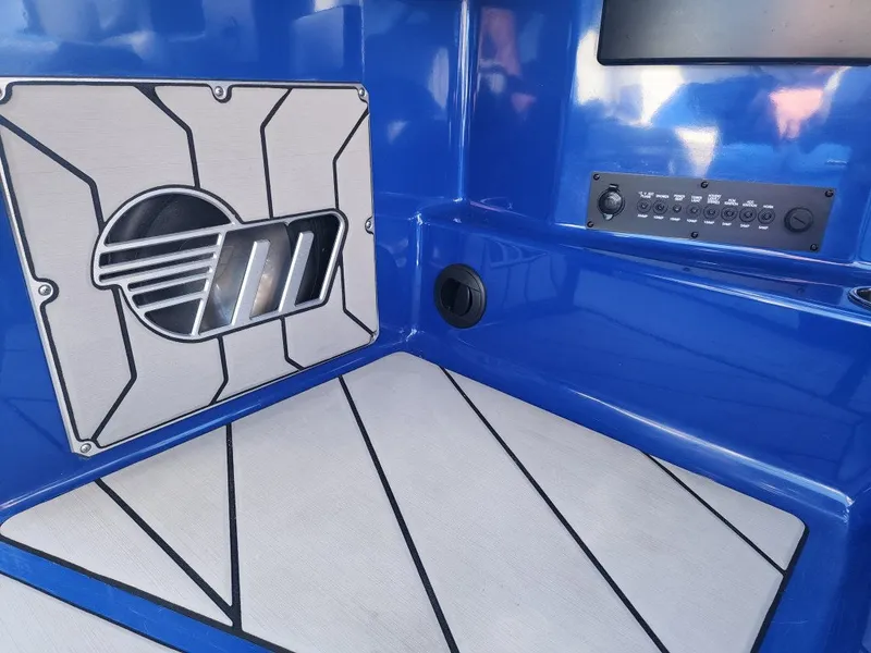 Slide: The Image of Malibu 23 LSV 2019 - 24