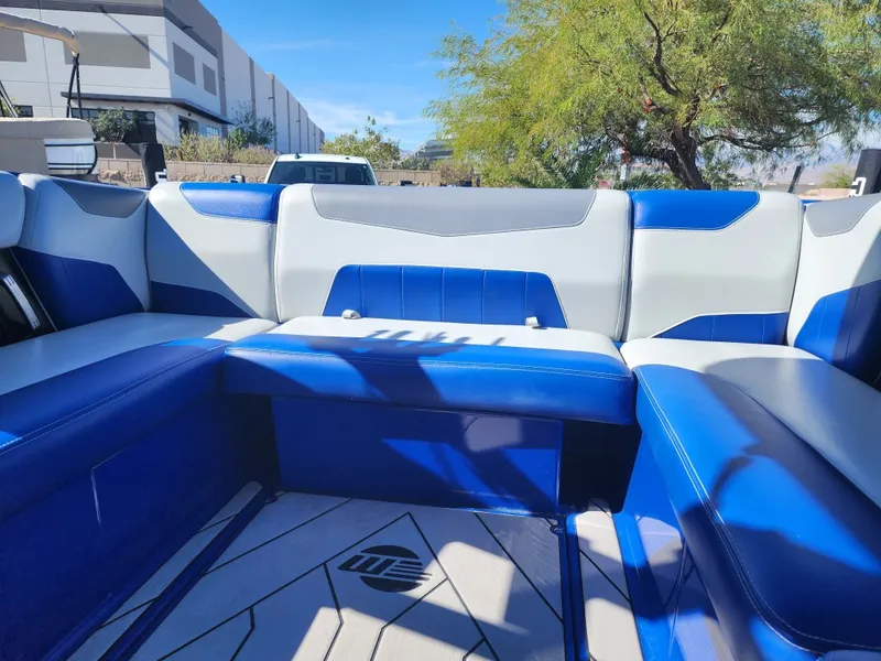 Slide: The Image of Malibu 23 LSV 2019 - 29