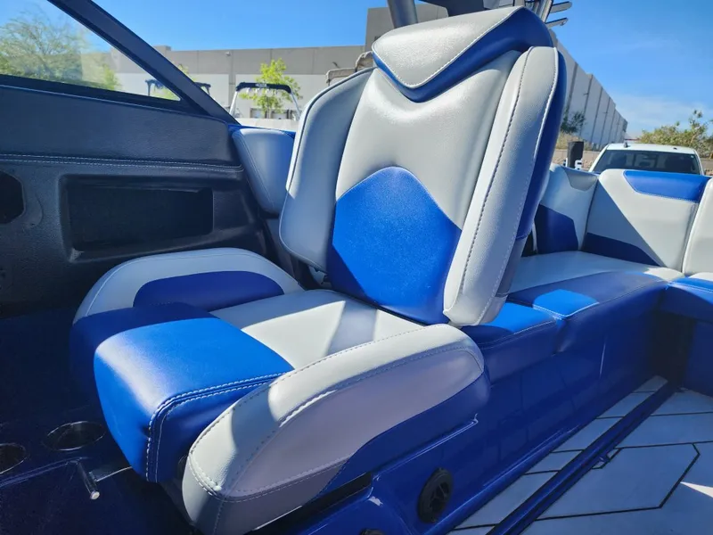 Slide: The Image of Malibu 23 LSV 2019 - 21