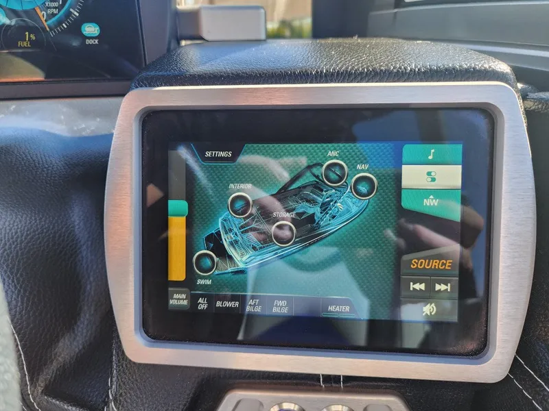 Slide: The Image of Malibu 23 LSV 2019 - 20