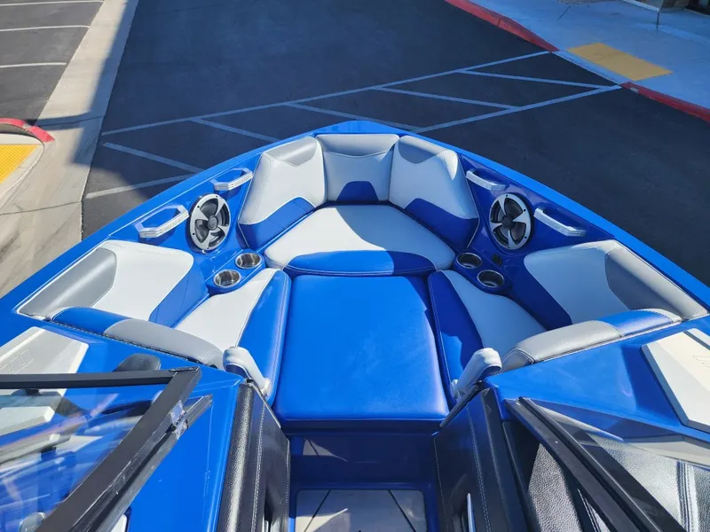 Slide: The Image of Malibu 23 LSV 2019 - 14