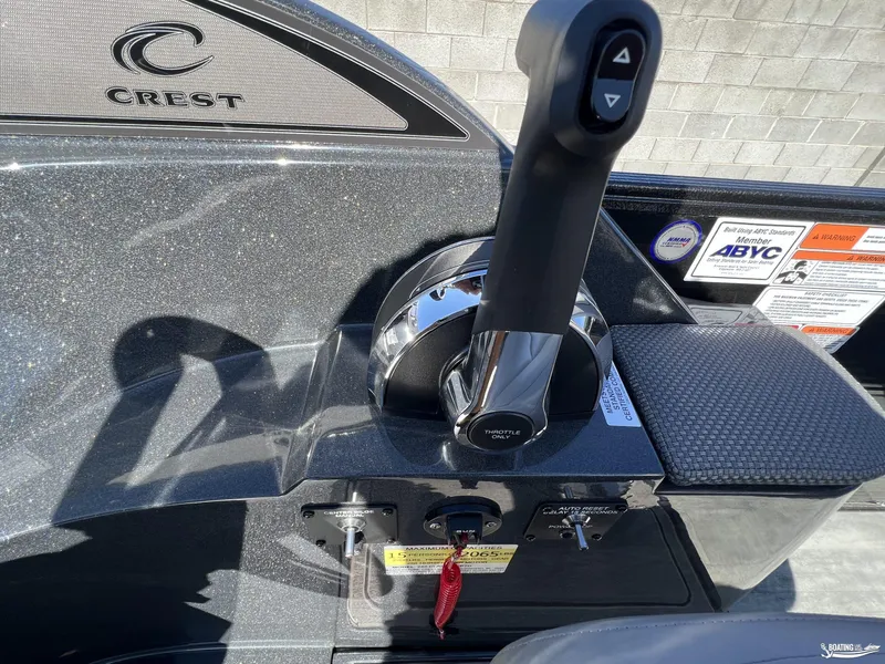 Slide: The Image of Throttle control panel of 2023 Crest 240 Classic Platinum boat. - 6