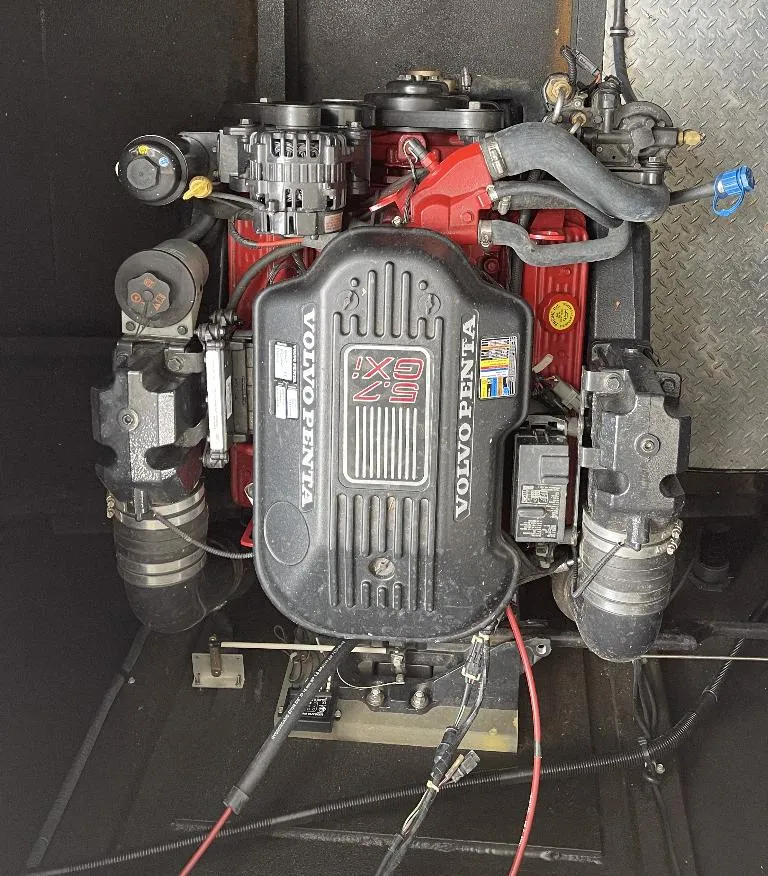 Slide: The Image of Volvo Penta engine in a 2009 Sumerset Amy Chris boat. - 10