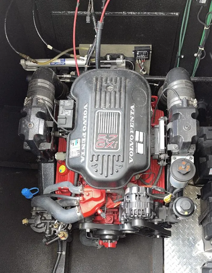 Slide: The Image of Volvo Penta engine in a 2009 Sumerset Amy Chris boat. - 12