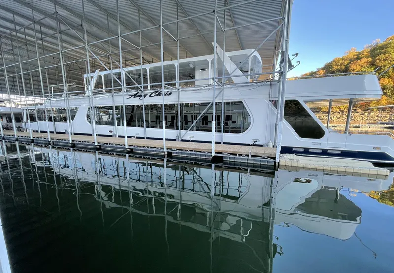 Slide: The Image of Sumerset Amy Chris 2009 houseboat docked under a covered marina. - 14