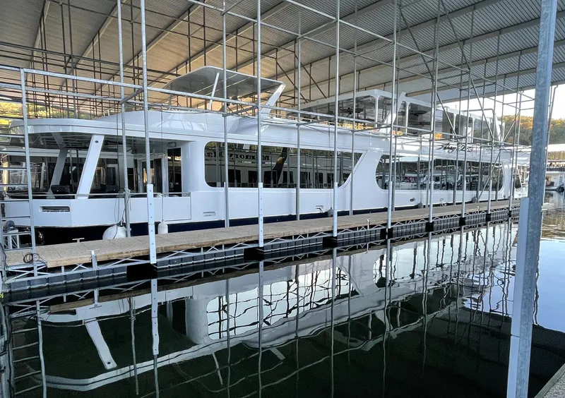 Slide: The Image of 2009 Sumerset Amy Chris houseboat docked in a covered marina. - 5