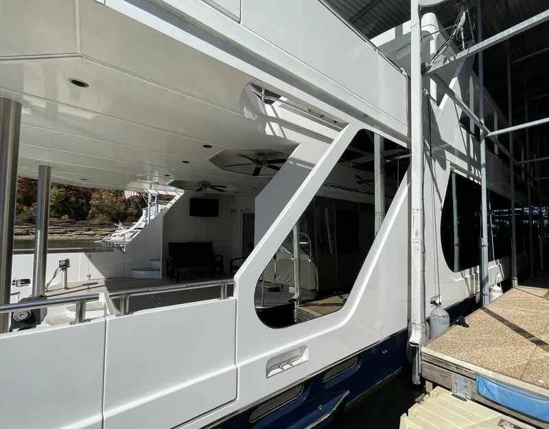 Slide: The Image of 2009 Sumerset Amy Chris houseboat docked at marina, side view. - 6