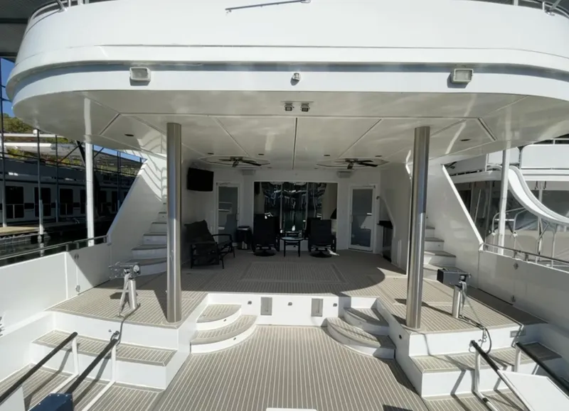 Slide: The Image of 2009 Sumerset Amy Chris houseboat with spacious deck and modern amenities. - 7