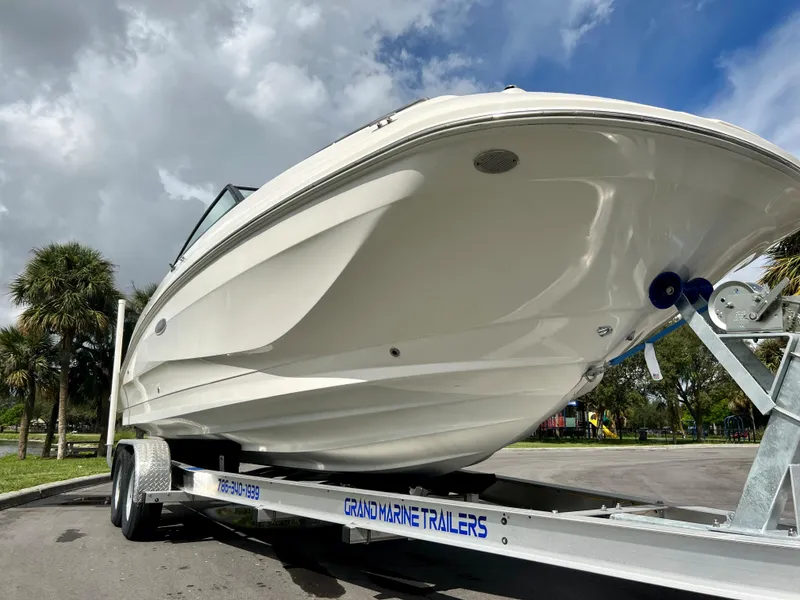 Slide: The Image of 2020 Sea Ray SDX 250 boat on a Grand Marine trailer. - 13