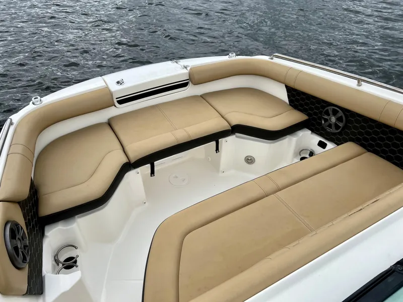 Slide: The Image of 2020 Sea Ray SDX 250 boat with tan seating and spacious deck area. - 23