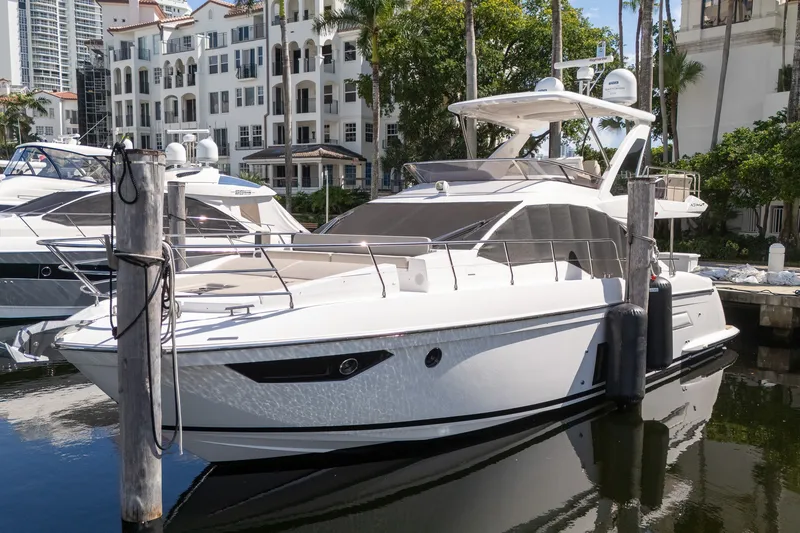 Slide: The Image of Azimut 50 FLYBRIDGE 2022 - 14