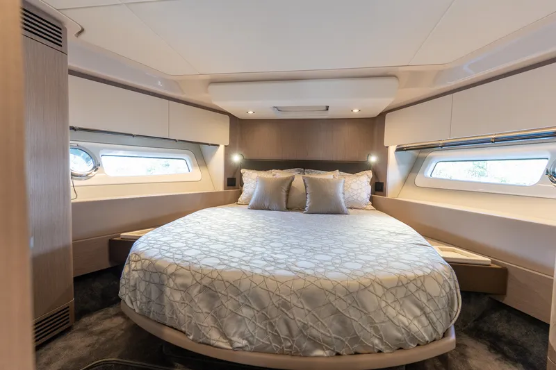 Slide: The Image of Azimut 50 FLYBRIDGE 2022 - 25