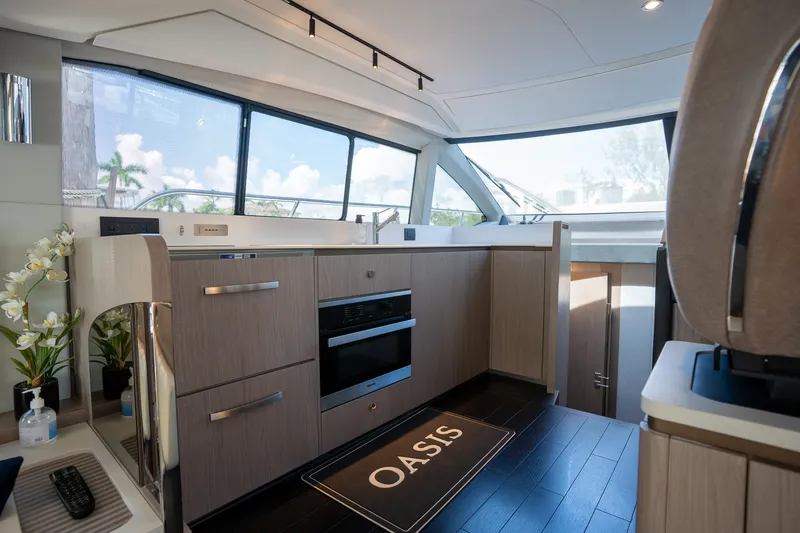 Slide: The Image of Azimut 50 FLYBRIDGE 2022 - 40