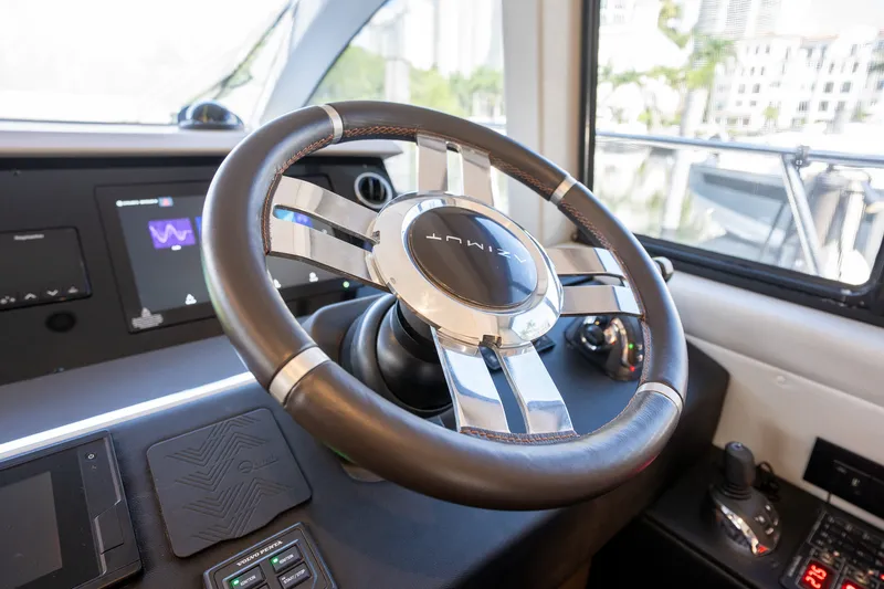 Slide: The Image of Azimut 50 FLYBRIDGE 2022 - 46