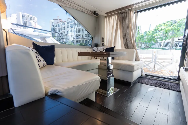 Slide: The Image of Azimut 50 FLYBRIDGE 2022 - 47