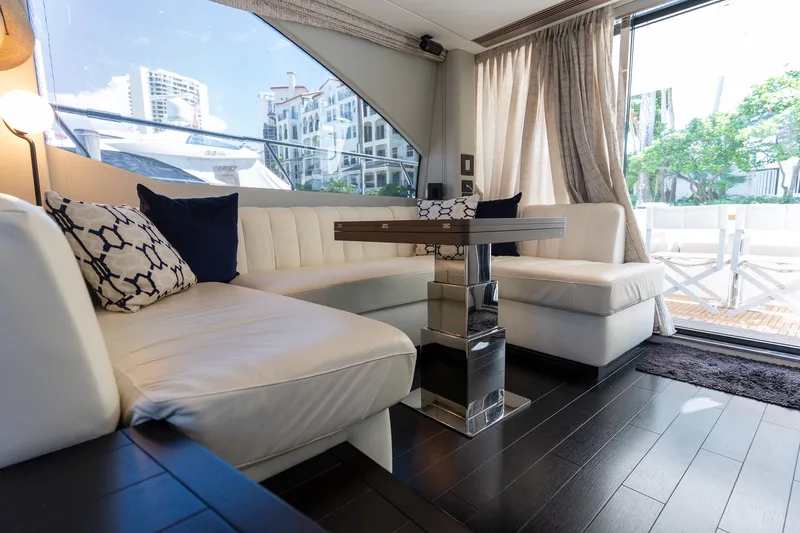 Slide: The Image of Azimut 50 FLYBRIDGE 2022 - 48