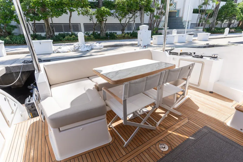 Slide: The Image of Azimut 50 FLYBRIDGE 2022 - 52