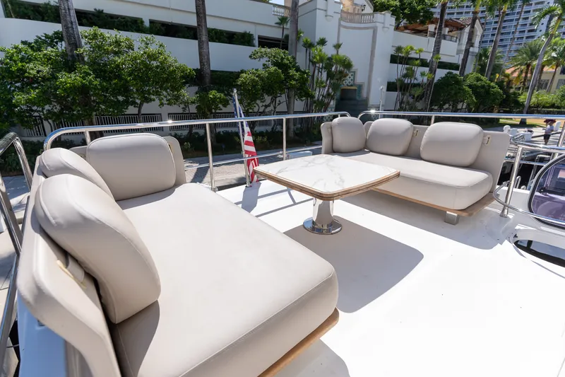 Slide: The Image of Azimut 50 FLYBRIDGE 2022 - 56