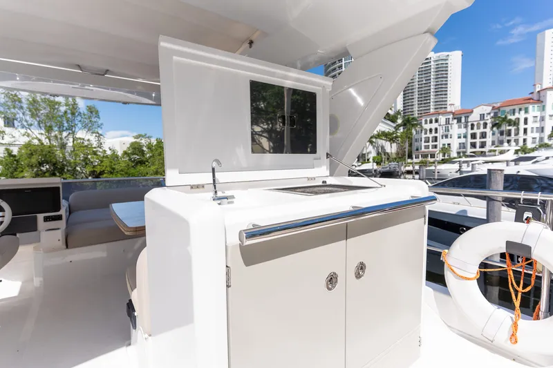 Slide: The Image of Azimut 50 FLYBRIDGE 2022 - 57