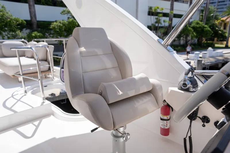 Slide: The Image of Azimut 50 FLYBRIDGE 2022 - 62