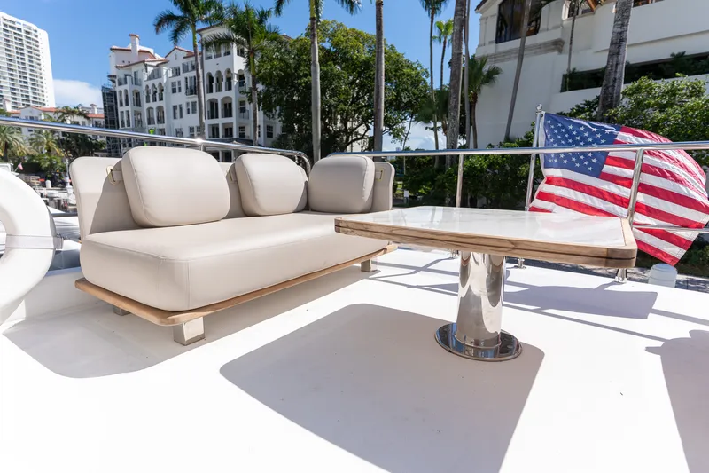 Slide: The Image of Azimut 50 FLYBRIDGE 2022 - 63