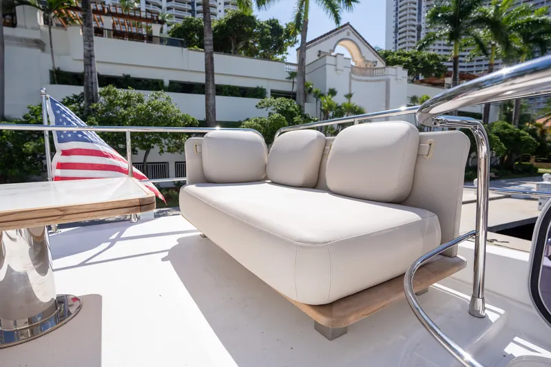 Slide: The Image of Azimut 50 FLYBRIDGE 2022 - 64