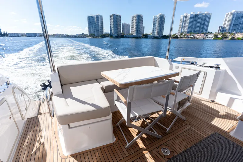 Slide: The Image of Azimut 50 FLYBRIDGE 2022 - 72