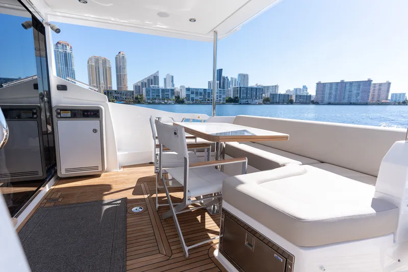 Slide: The Image of Azimut 50 FLYBRIDGE 2022 - 73