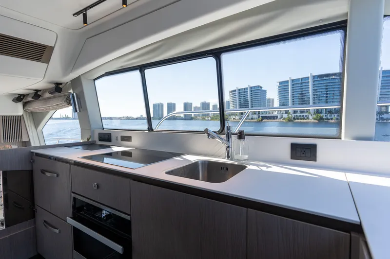 Slide: The Image of Azimut 50 FLYBRIDGE 2022 - 75