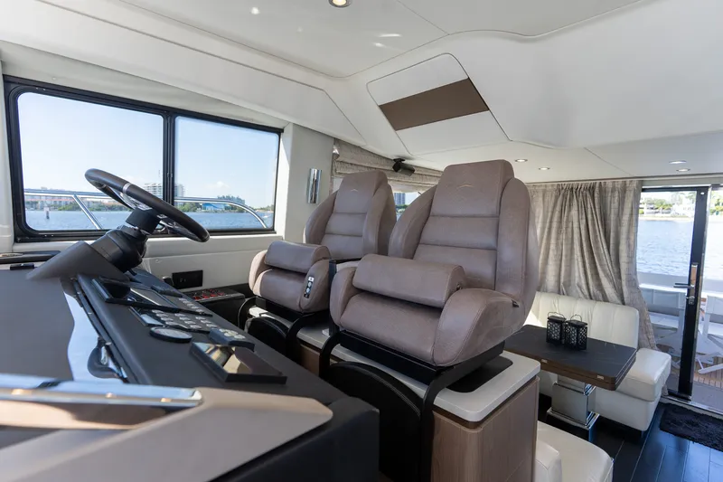 Slide: The Image of Azimut 50 FLYBRIDGE 2022 - 79